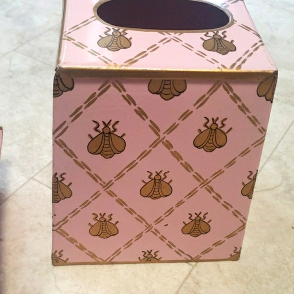 Jayes Vintage Hand Painted Pink With Gold Bees Quilted Bathroom Accents - Picture 5 of 11